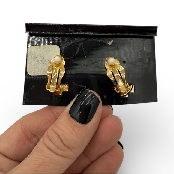 NWT- One Twenty One Gold Basketweave Oval Textured Earrings - Picture 3 of 6